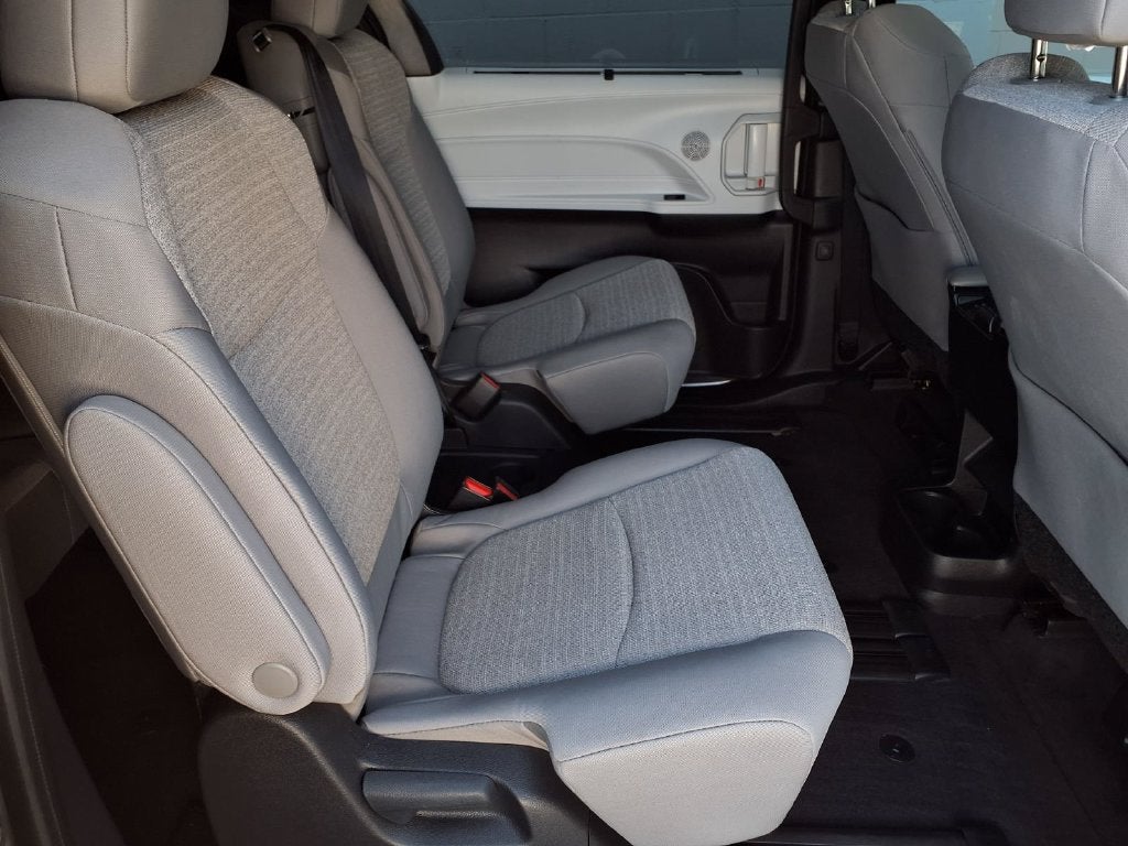 2026 Toyota Sienna LE 8 Passenger
