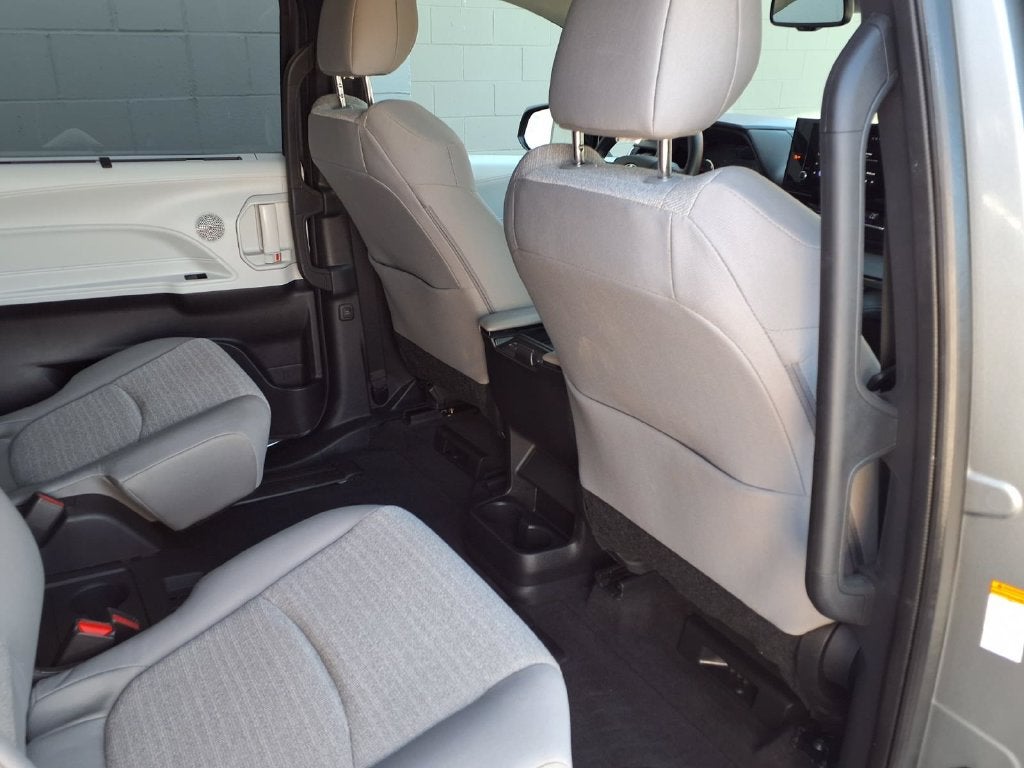 2026 Toyota Sienna LE 8 Passenger