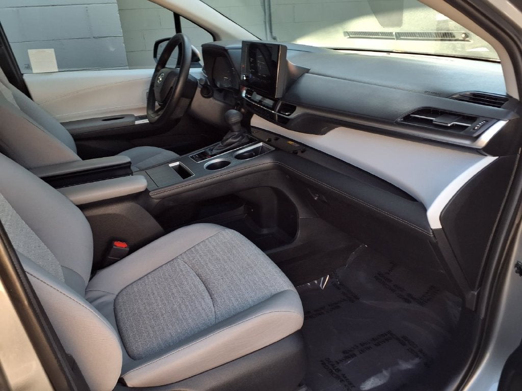 2026 Toyota Sienna LE 8 Passenger