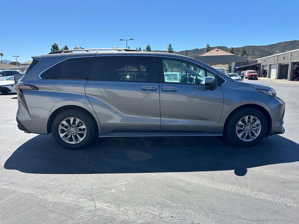 2026 Toyota Sienna LE 8 Passenger