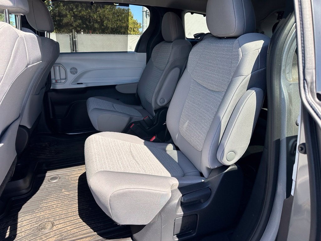 2026 Toyota Sienna LE 8 Passenger