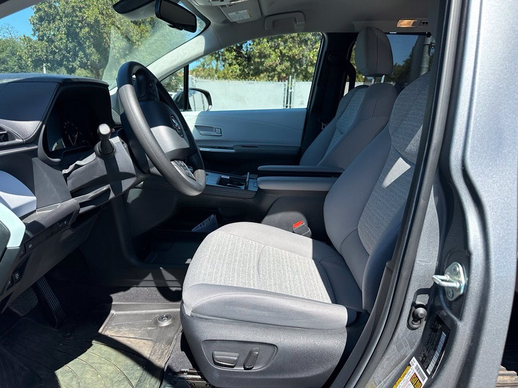 2026 Toyota Sienna LE 8 Passenger