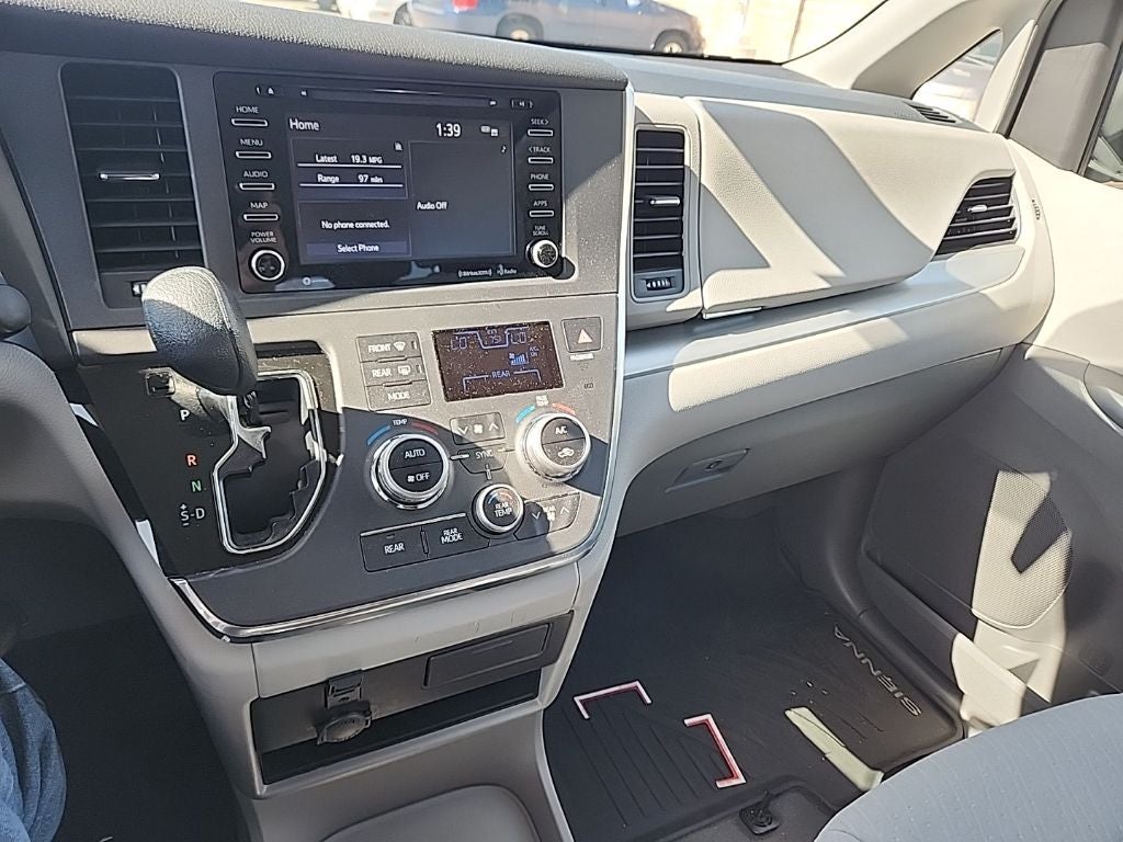 2019 Toyota Sienna LE 8 Passenger