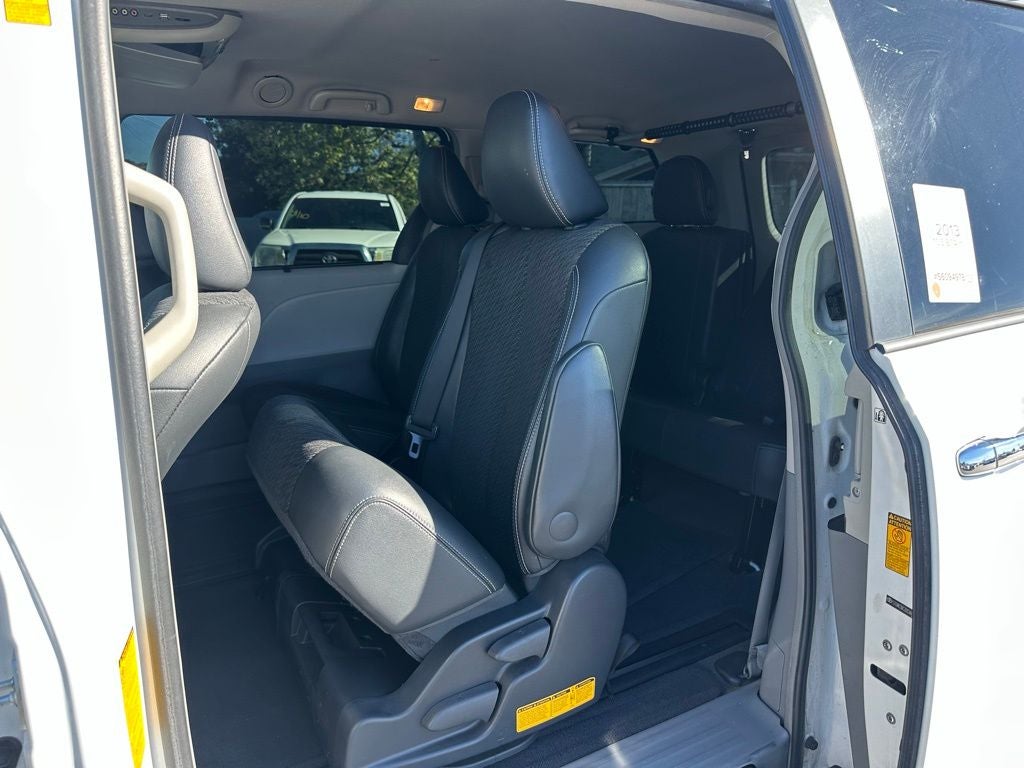 2013 Toyota Sienna SE 8 Passenger