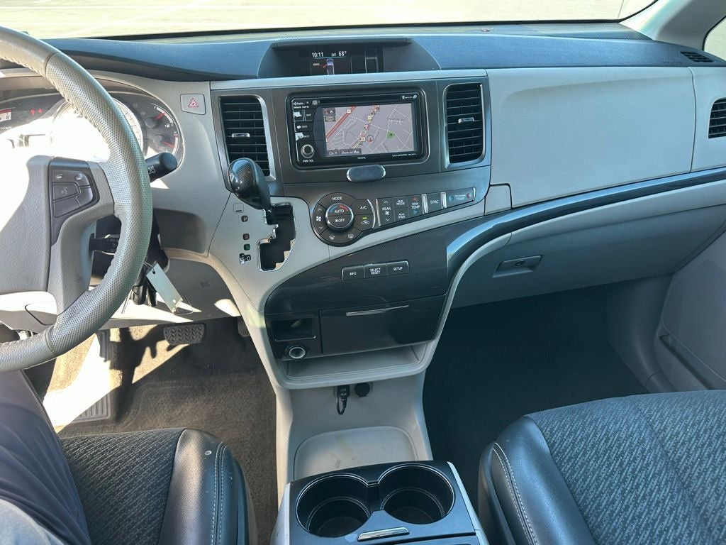 2013 Toyota Sienna SE 8 Passenger