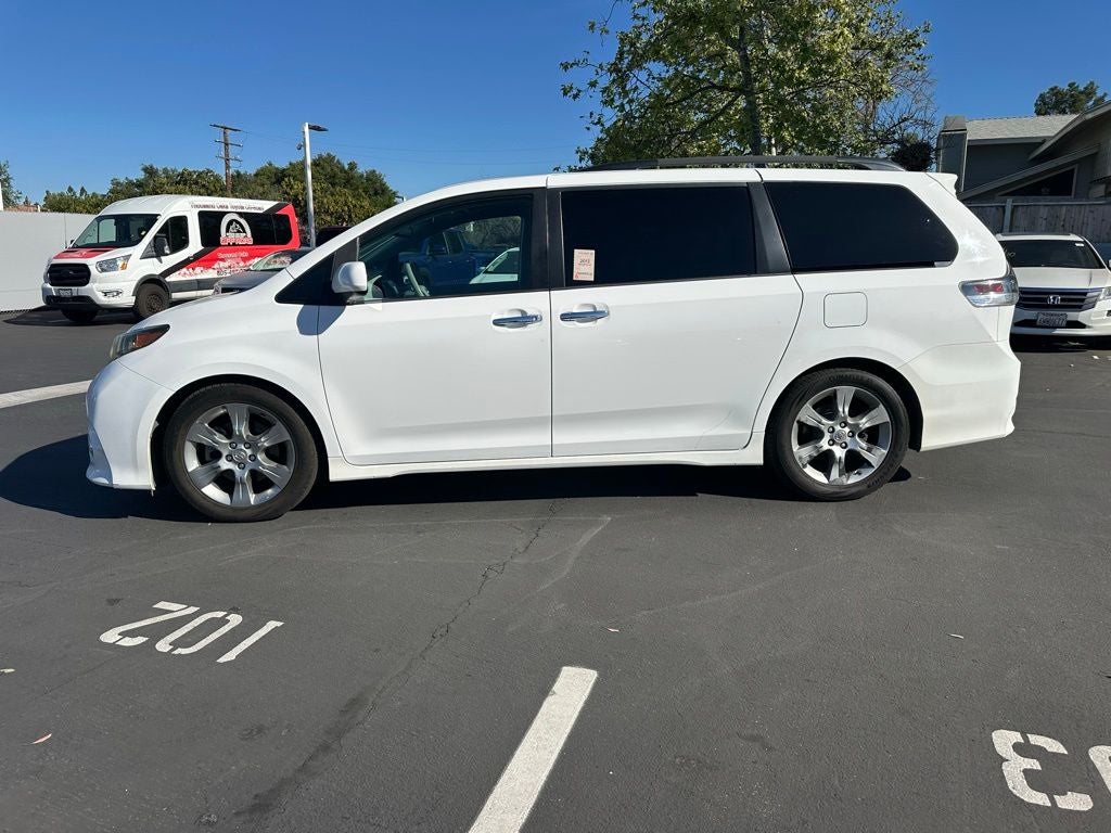 2013 Toyota Sienna SE 8 Passenger