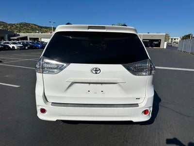 2013 Toyota Sienna SE 8 Passenger