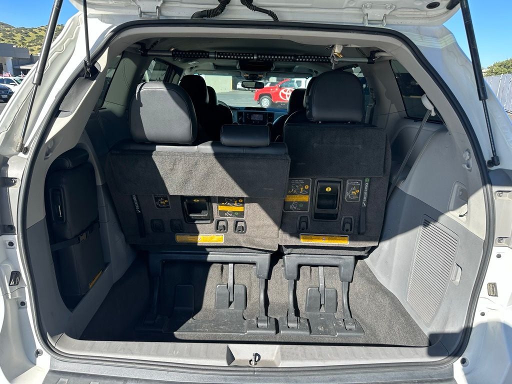 2013 Toyota Sienna SE 8 Passenger