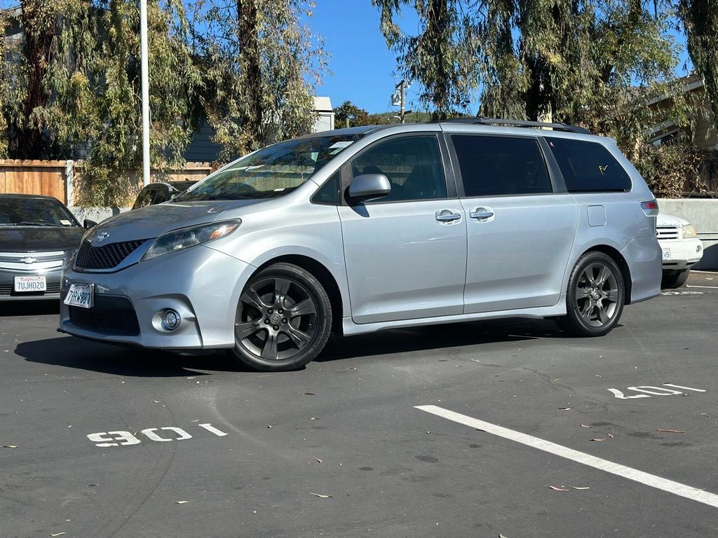 2015 Toyota Sienna SE 8 Passenger