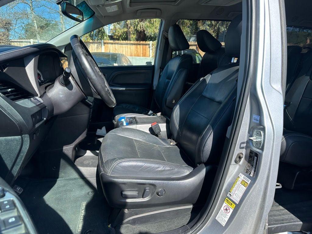 2015 Toyota Sienna SE 8 Passenger