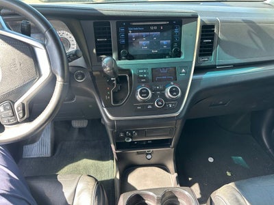 2015 Toyota Sienna SE 8 Passenger