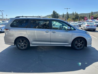 2015 Toyota Sienna SE 8 Passenger