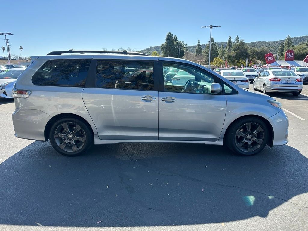 2015 Toyota Sienna SE 8 Passenger
