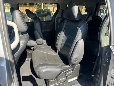 2015 Toyota Sienna SE 8 Passenger