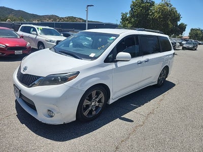 2016 Toyota Sienna SE 8 Passenger