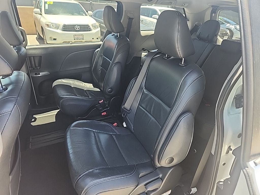 2016 Toyota Sienna SE 8 Passenger