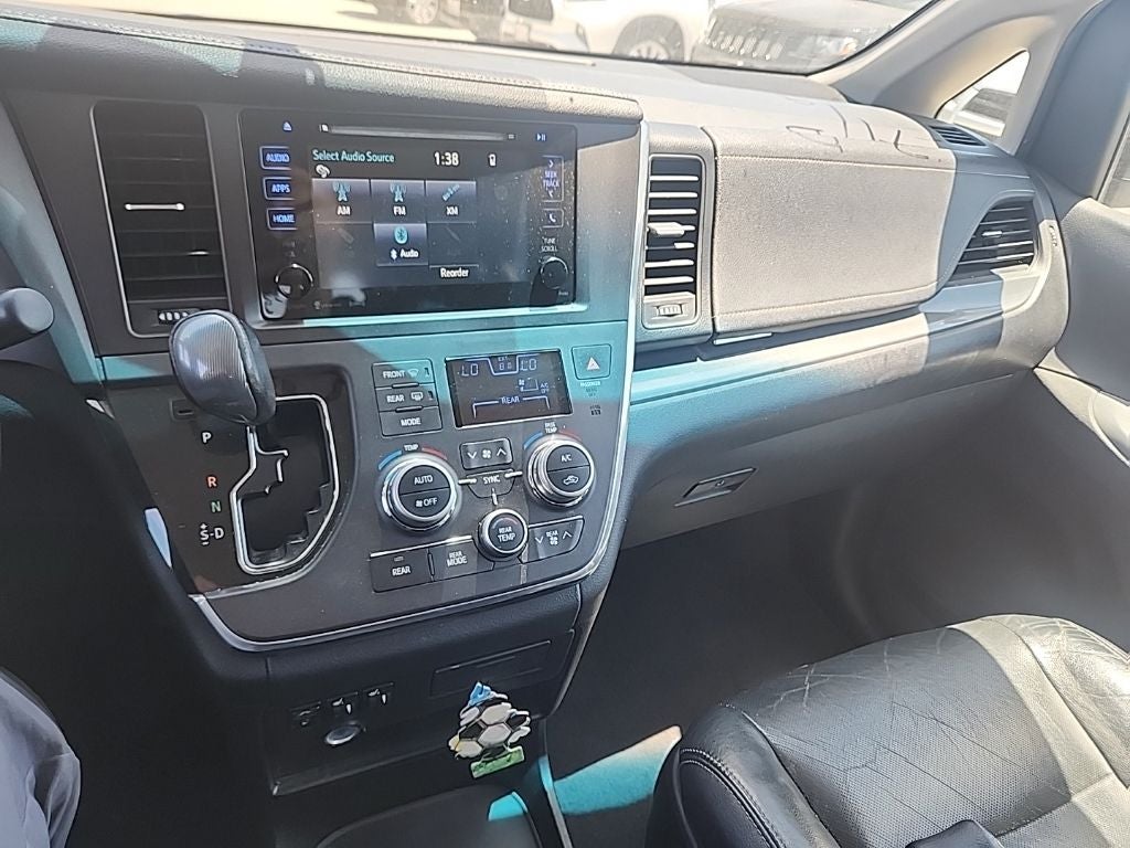 2016 Toyota Sienna SE 8 Passenger