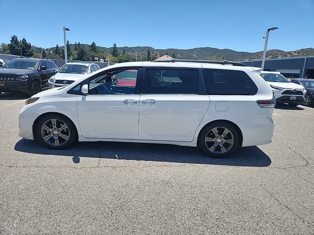 2016 Toyota Sienna SE 8 Passenger