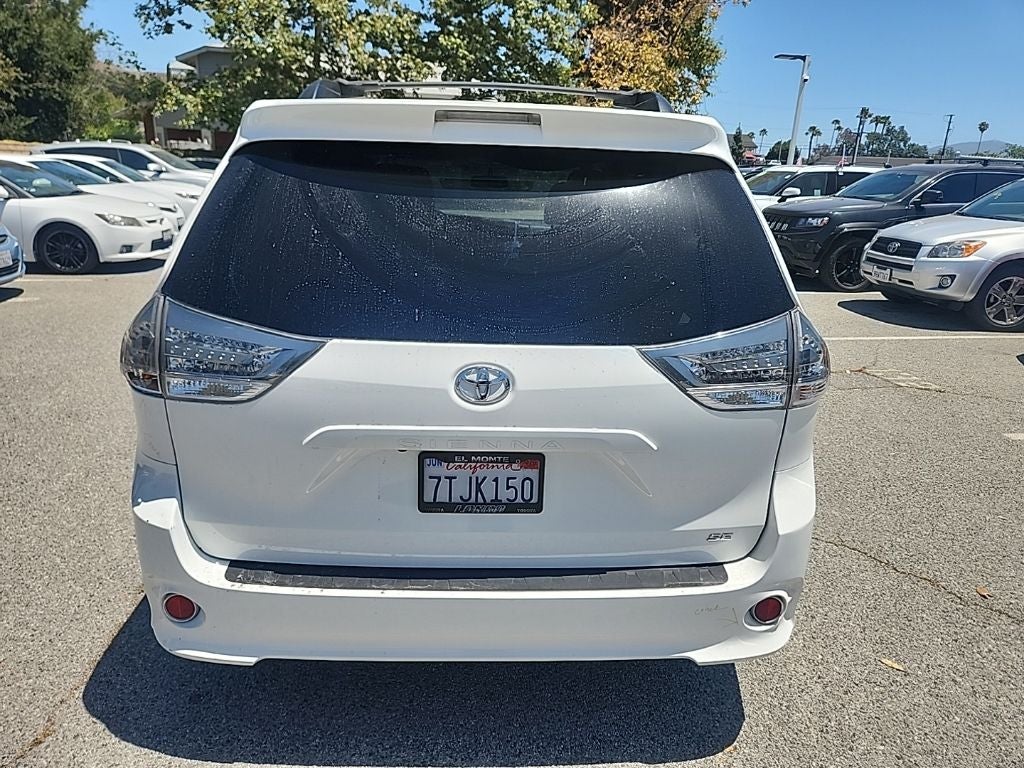 2016 Toyota Sienna SE 8 Passenger