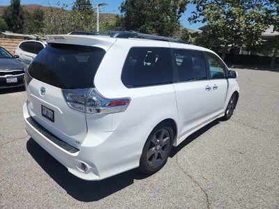 2016 Toyota Sienna SE 8 Passenger