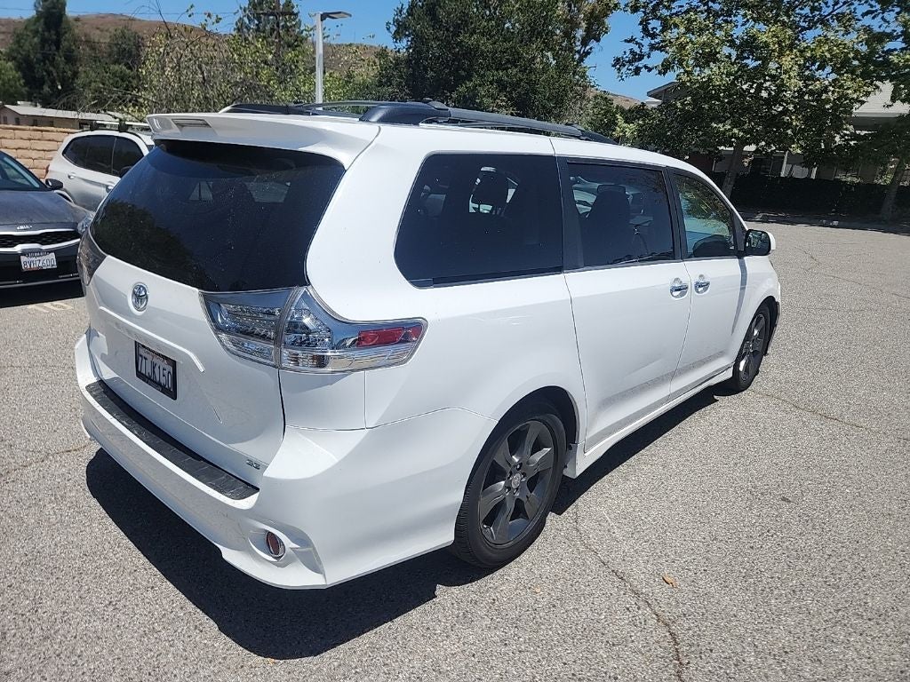 2016 Toyota Sienna SE 8 Passenger