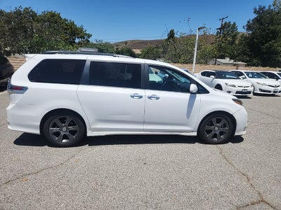 2016 Toyota Sienna SE 8 Passenger