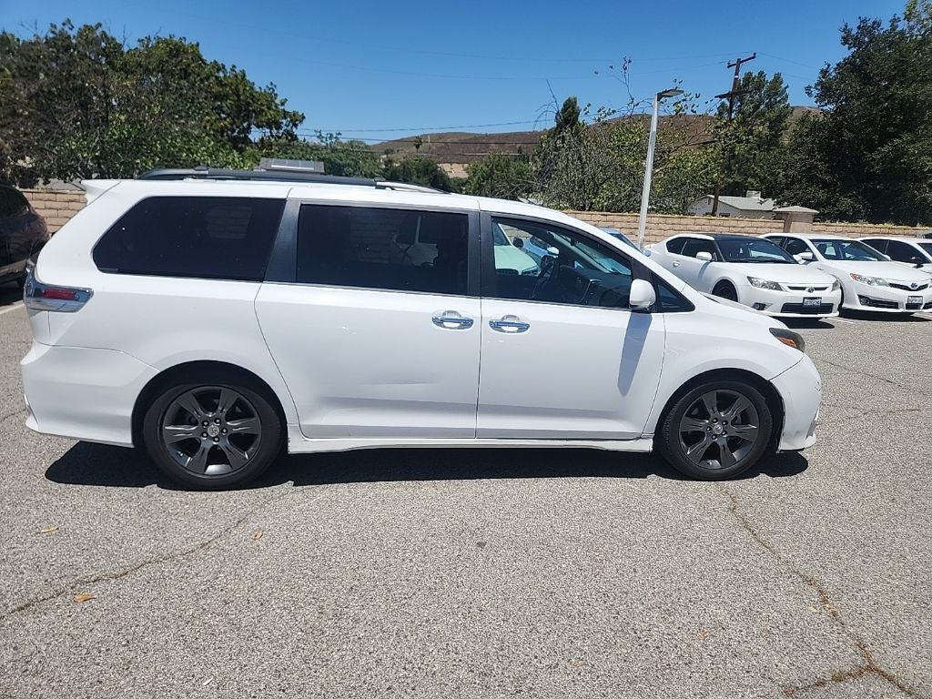 2016 Toyota Sienna SE 8 Passenger