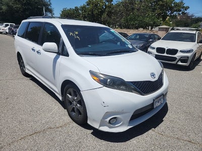 2016 Toyota Sienna SE 8 Passenger