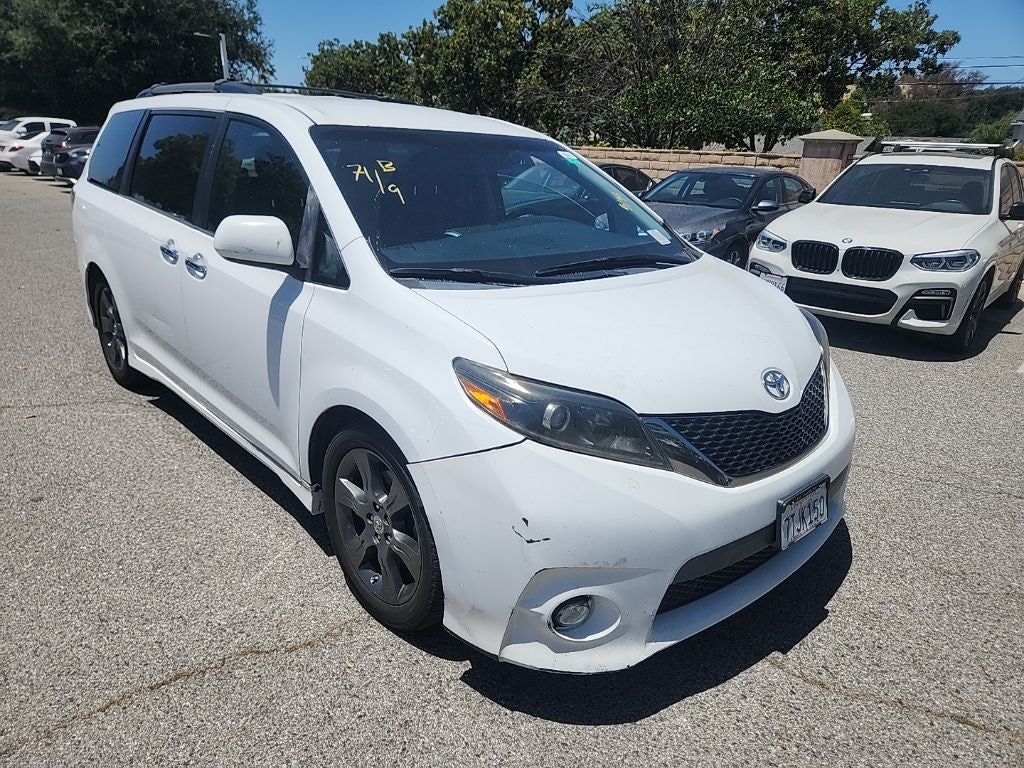 2016 Toyota Sienna SE 8 Passenger
