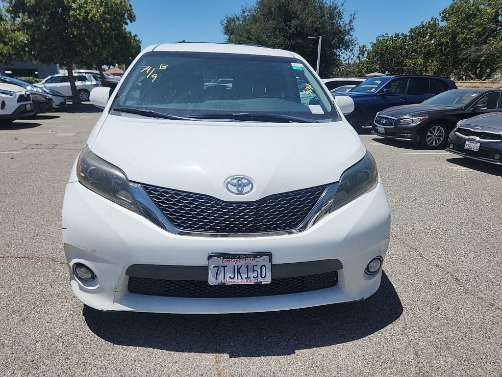 2016 Toyota Sienna SE 8 Passenger