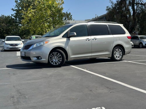 2015 Toyota Sienna XLE 8 Passenger