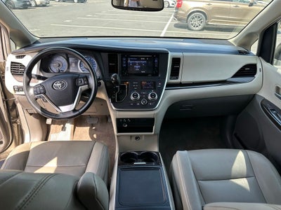 2015 Toyota Sienna XLE 8 Passenger