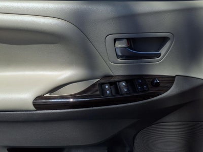 2015 Toyota Sienna XLE 8 Passenger