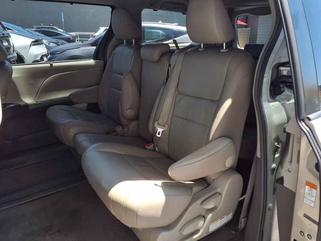 2015 Toyota Sienna XLE 8 Passenger