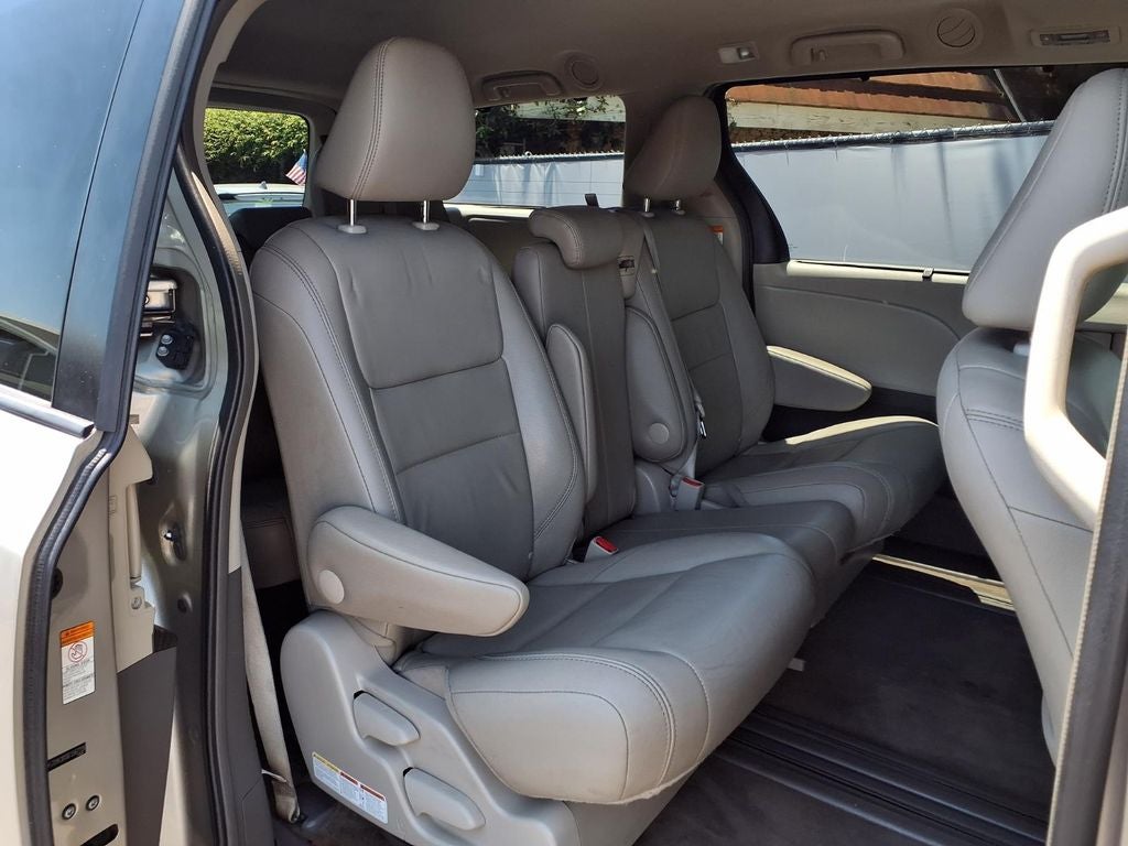 2015 Toyota Sienna XLE 8 Passenger