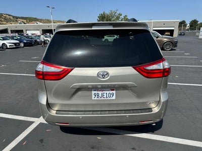 2015 Toyota Sienna XLE 8 Passenger