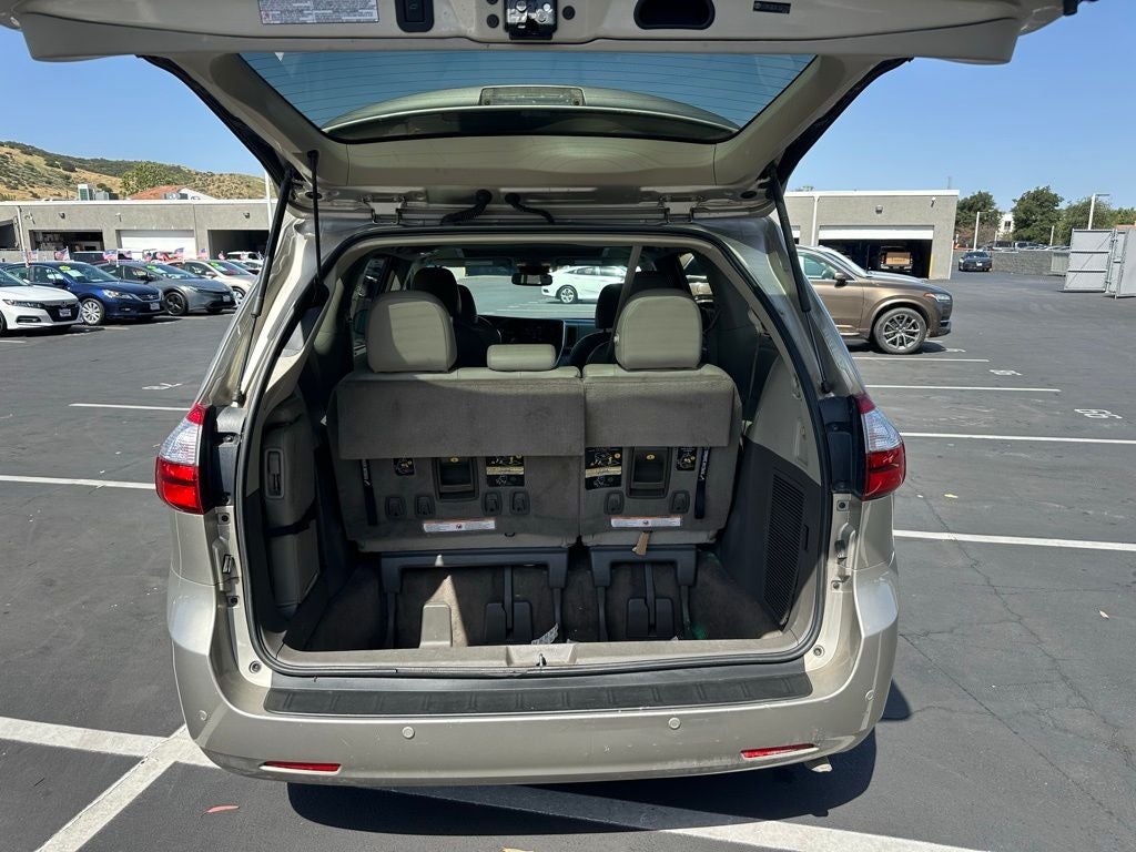 2015 Toyota Sienna XLE 8 Passenger