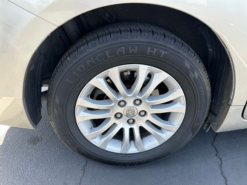 2015 Toyota Sienna XLE 8 Passenger