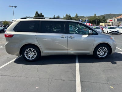 2015 Toyota Sienna XLE 8 Passenger