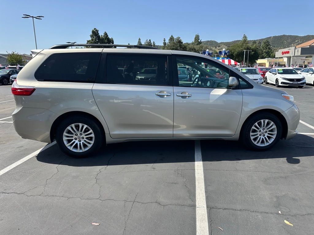 2015 Toyota Sienna XLE 8 Passenger