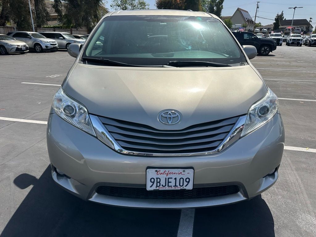 2015 Toyota Sienna XLE 8 Passenger