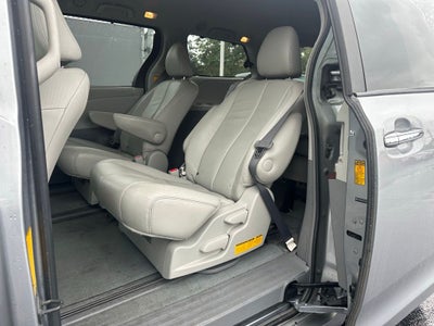 2013 Toyota Sienna XLE 8 Passenger