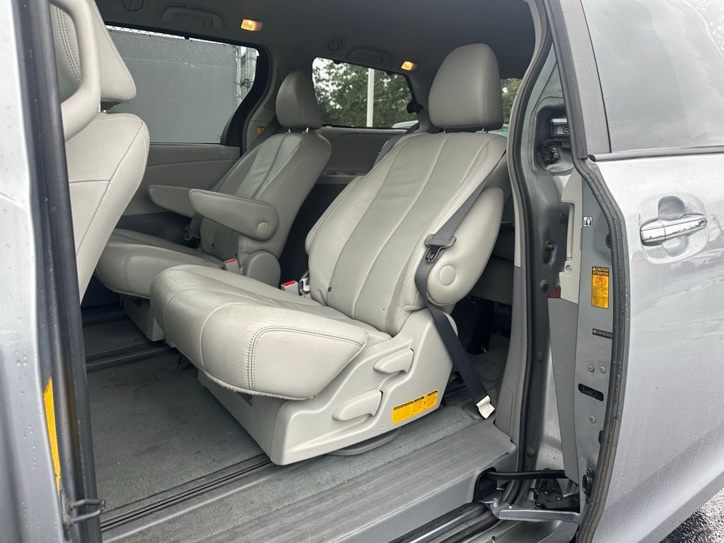 2013 Toyota Sienna XLE 8 Passenger