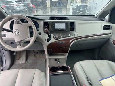 2013 Toyota Sienna XLE 8 Passenger