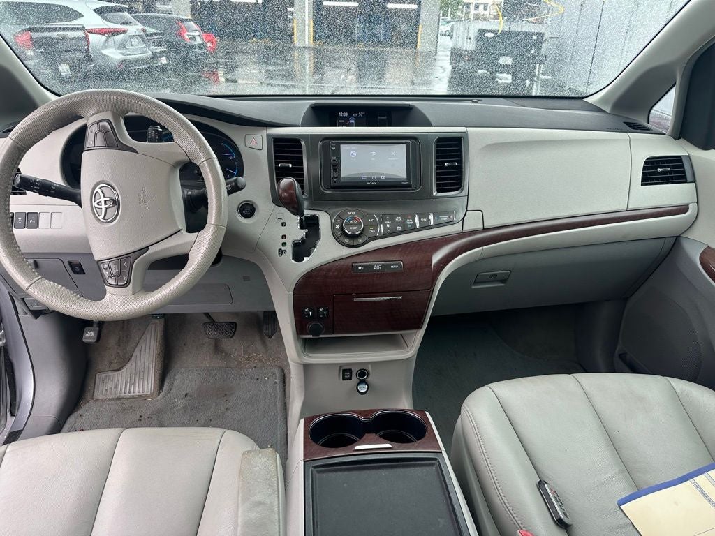 2013 Toyota Sienna XLE 8 Passenger