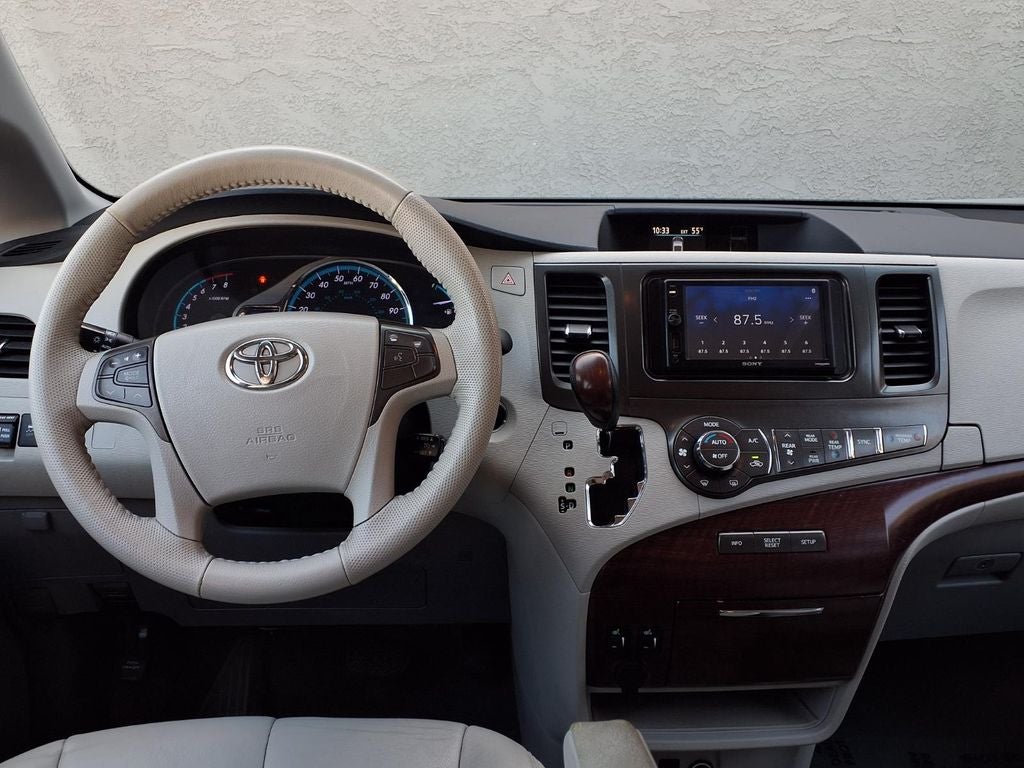 2013 Toyota Sienna XLE 8 Passenger