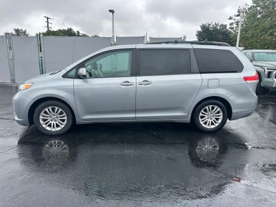 2013 Toyota Sienna XLE 8 Passenger