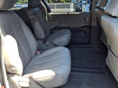2013 Toyota Sienna XLE 8 Passenger
