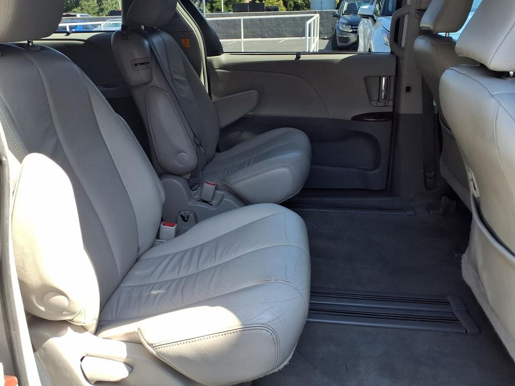 2013 Toyota Sienna XLE 8 Passenger