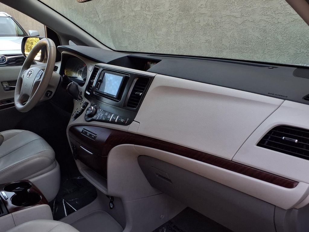 2013 Toyota Sienna XLE 8 Passenger